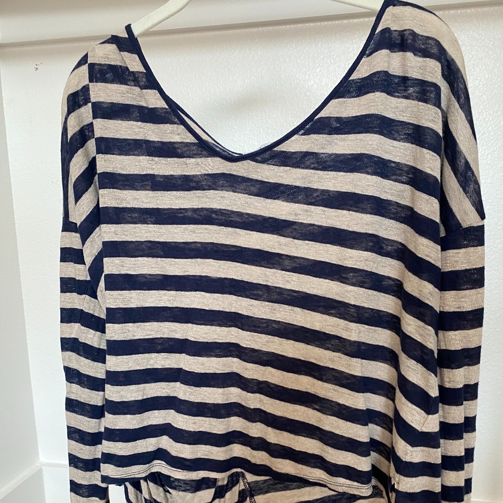 Striped cute top navy and tan striped